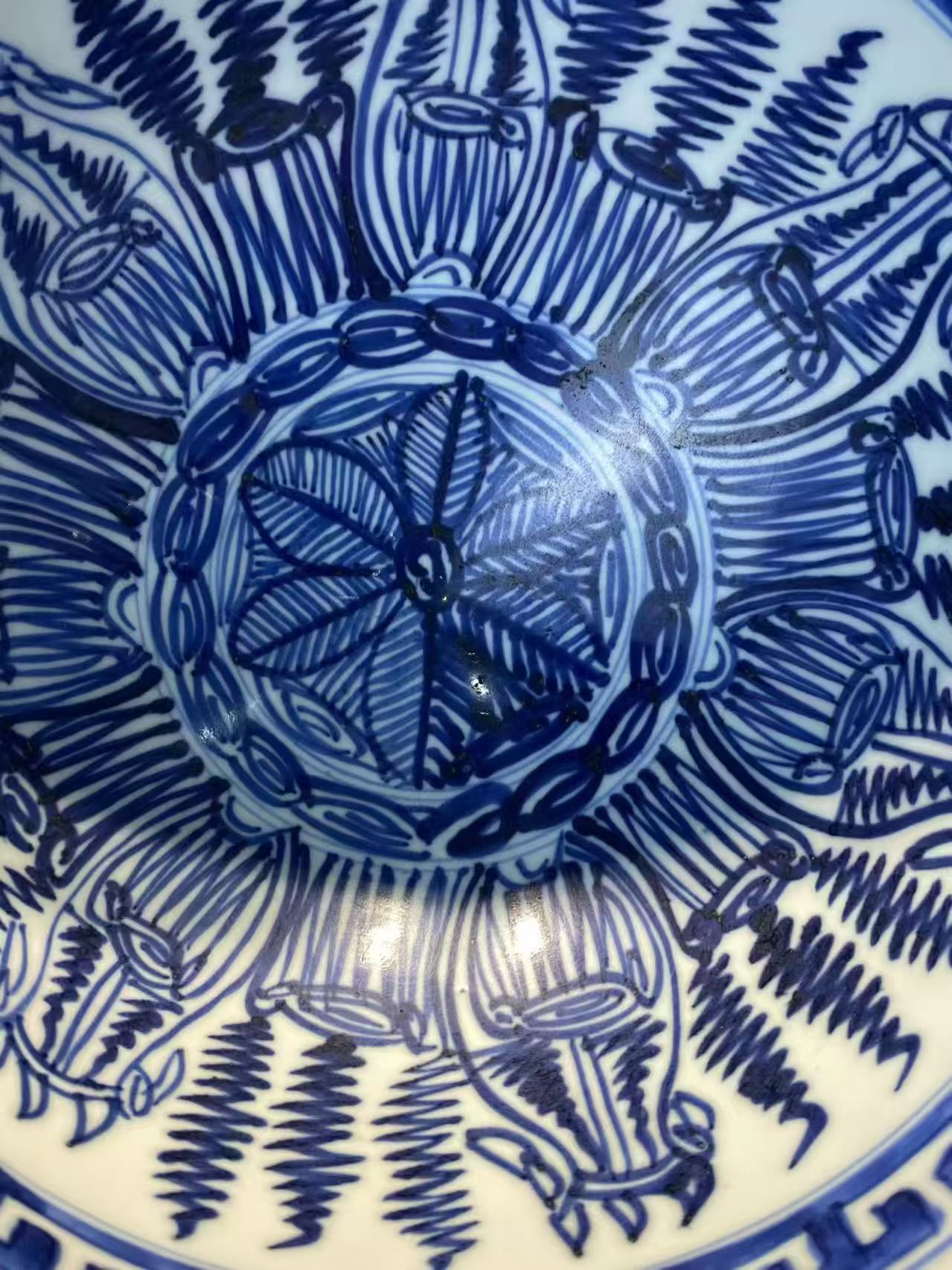 青花莲瓣纹鸡心碗