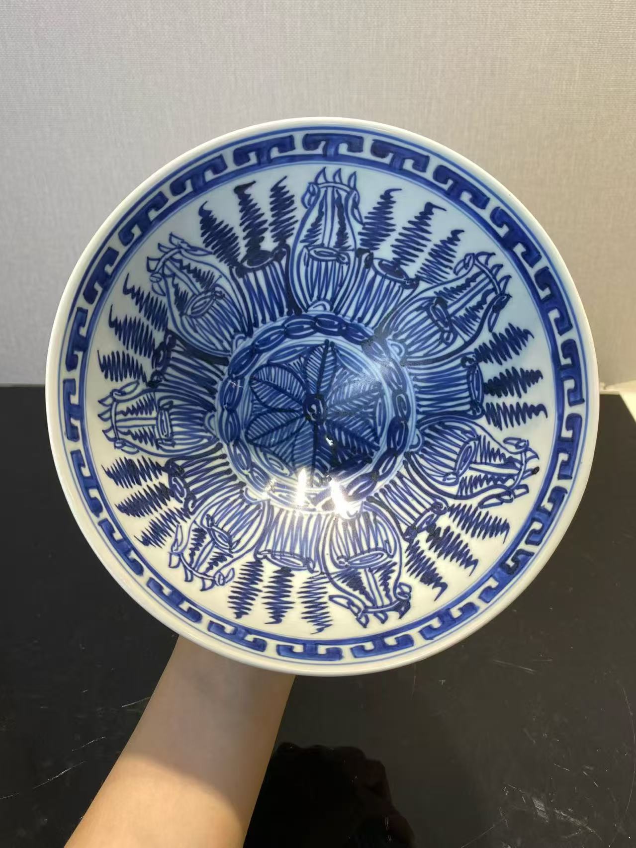 青花莲瓣纹鸡心碗