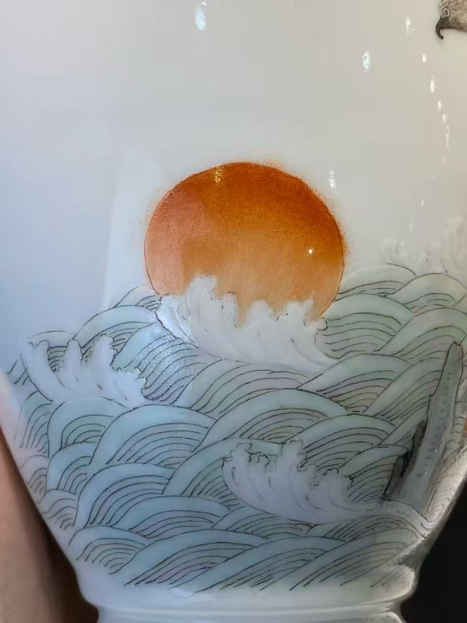 粉彩雄鹰旭日灵芝广口瓶（带原装盒子）款：洪宪年制蓝料款