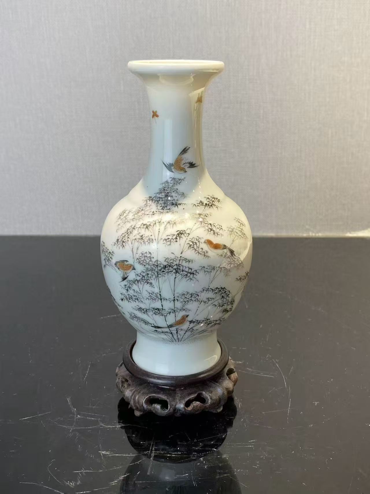 墨彩矾红竹林麻雀盆口瓶（带木座原装盒子） 款：乾隆年制