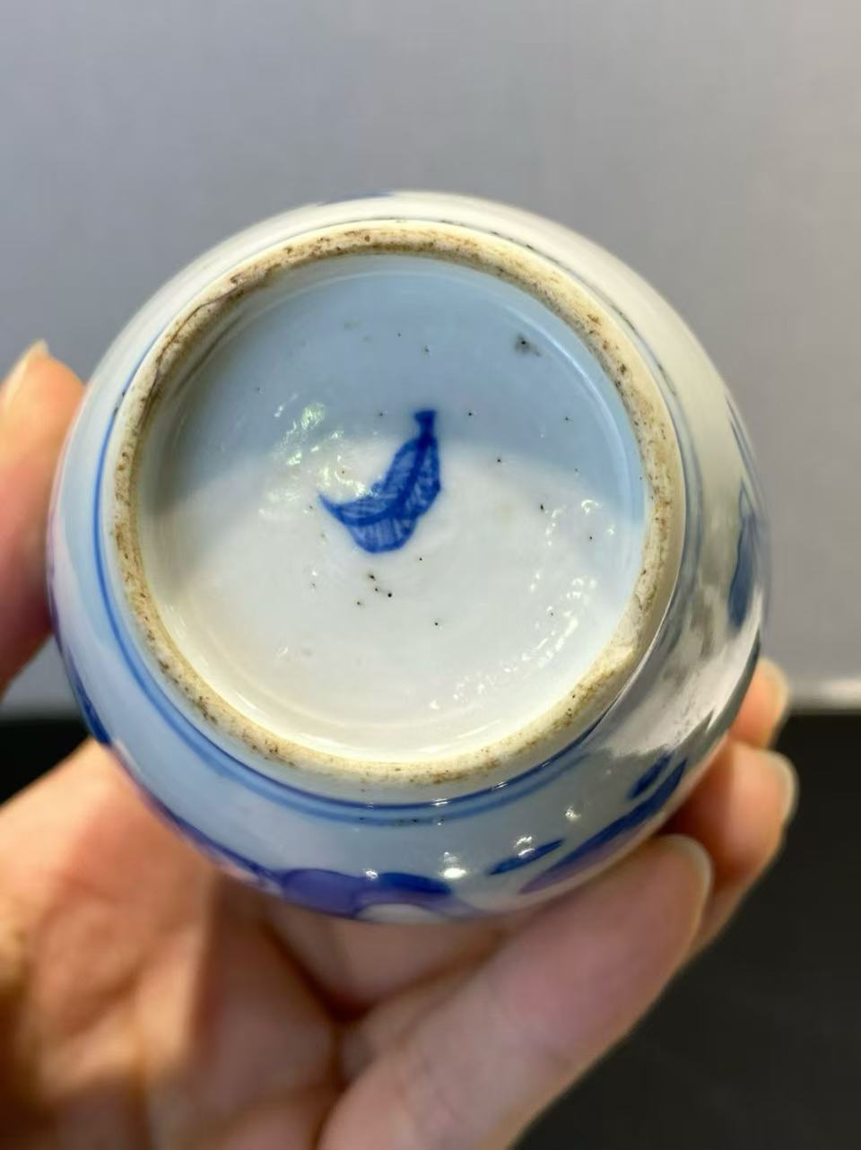 青花仕女对弈图小罐