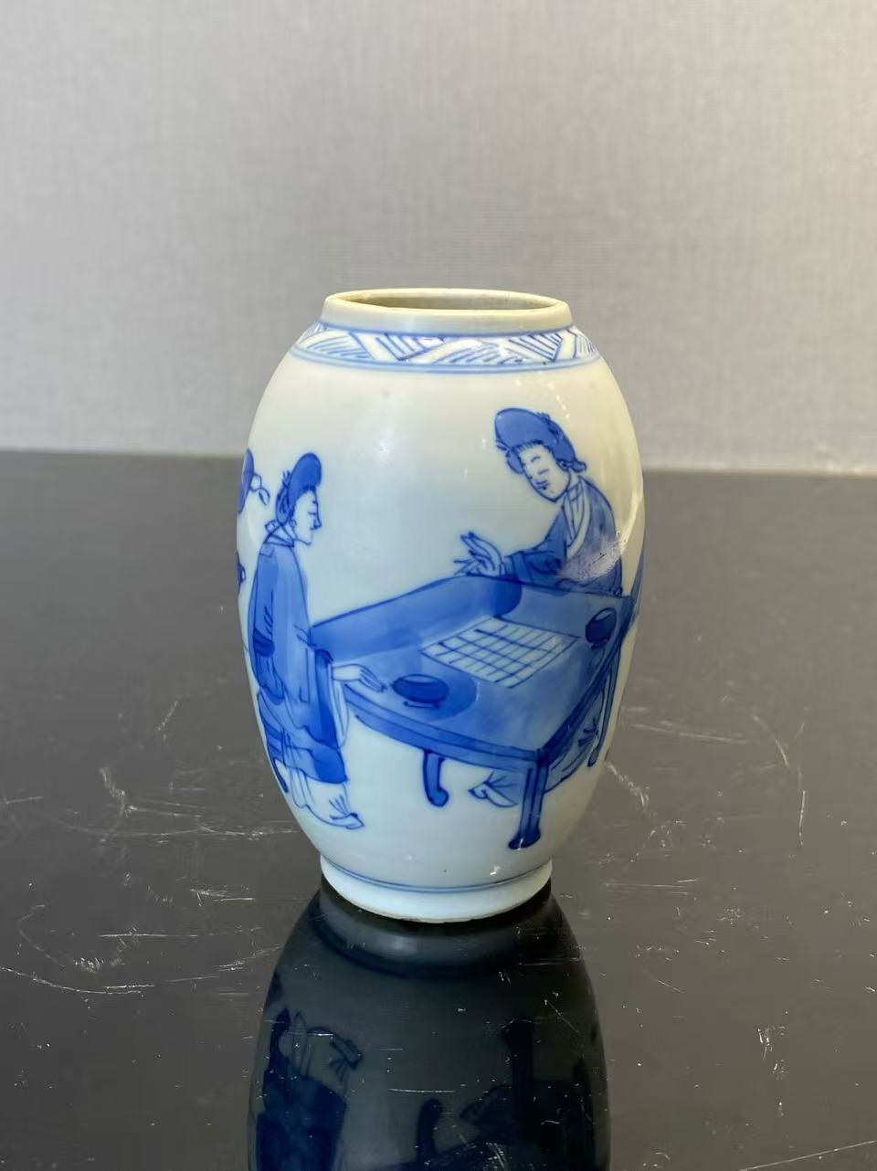 青花仕女对弈图小罐