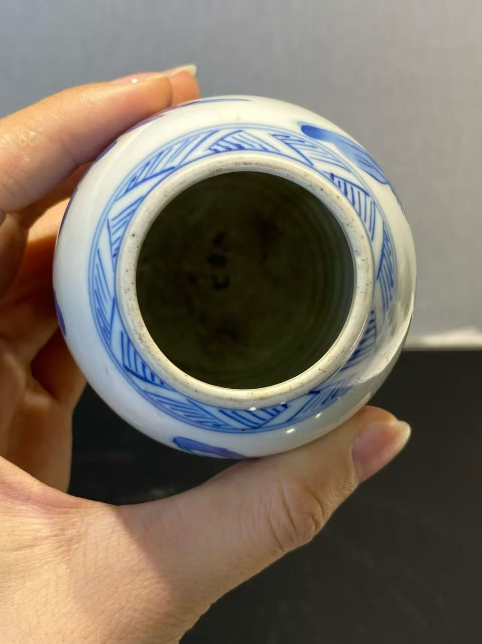 青花仕女对弈图小罐