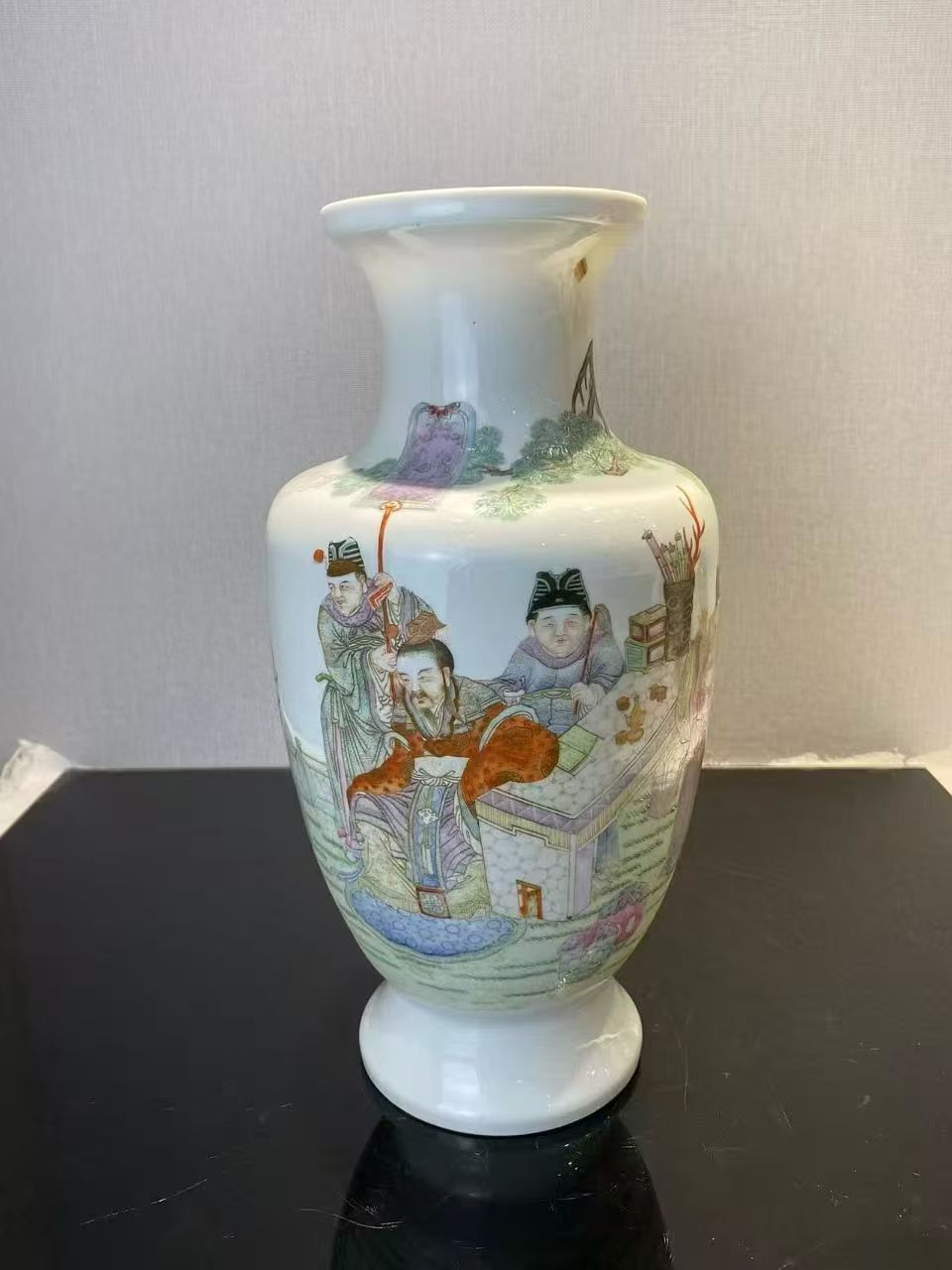 粉彩人物故事广口瓶