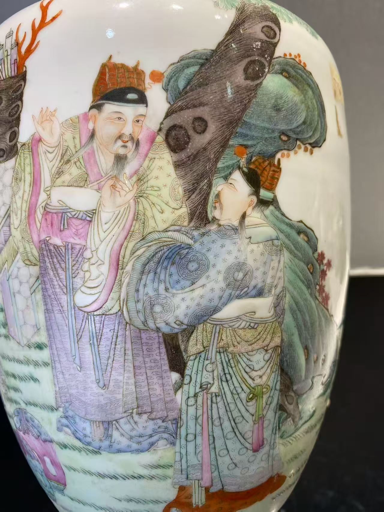 粉彩人物故事广口瓶