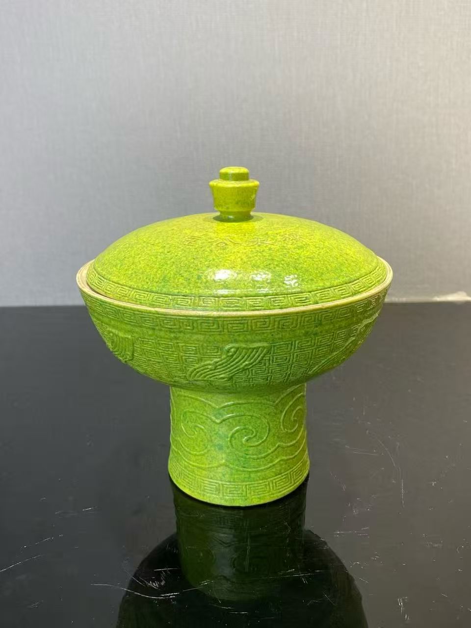 吹绿釉齐太公豆 款：大清康熙年制