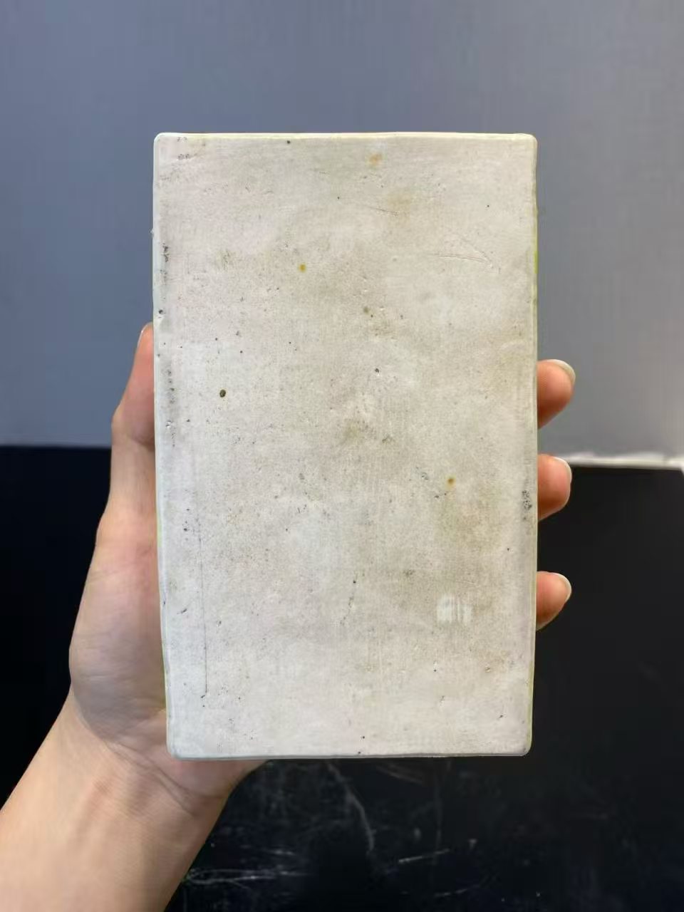 黄地墨彩花卉纹雅斋风格文具盒