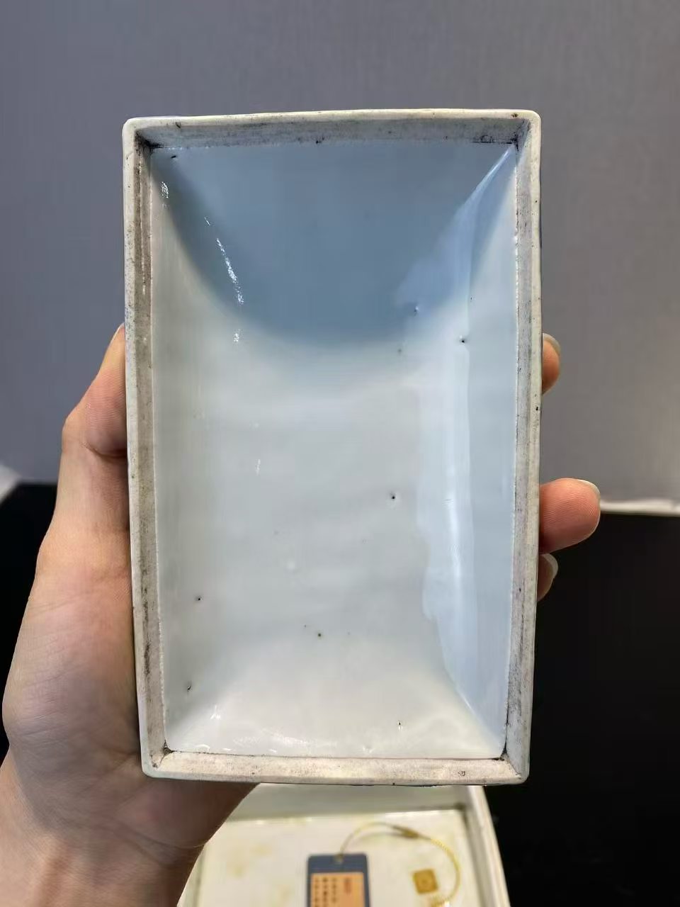 黄地墨彩花卉纹雅斋风格文具盒