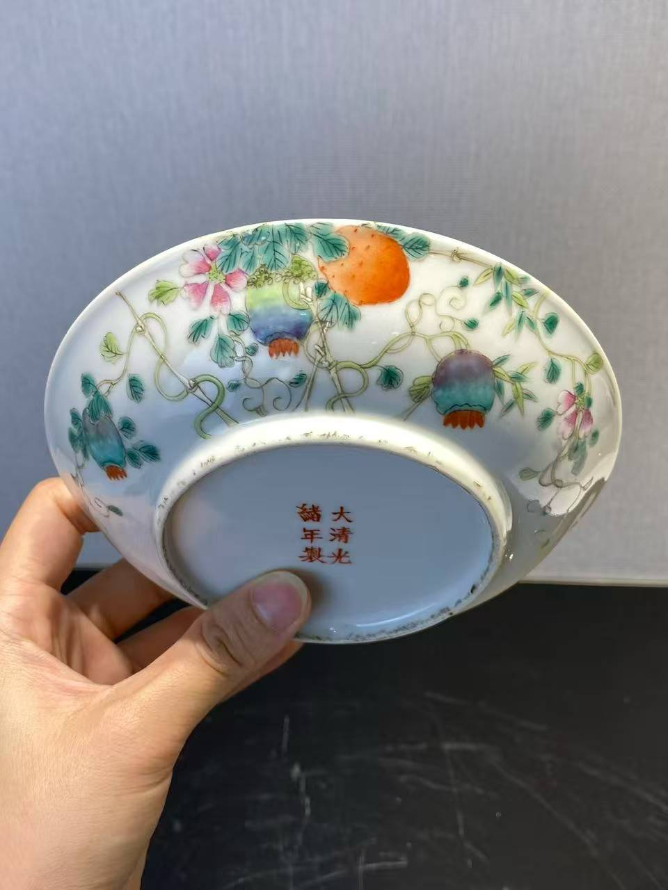 粉彩过枝癞瓜纹盘 款：大清光绪年制