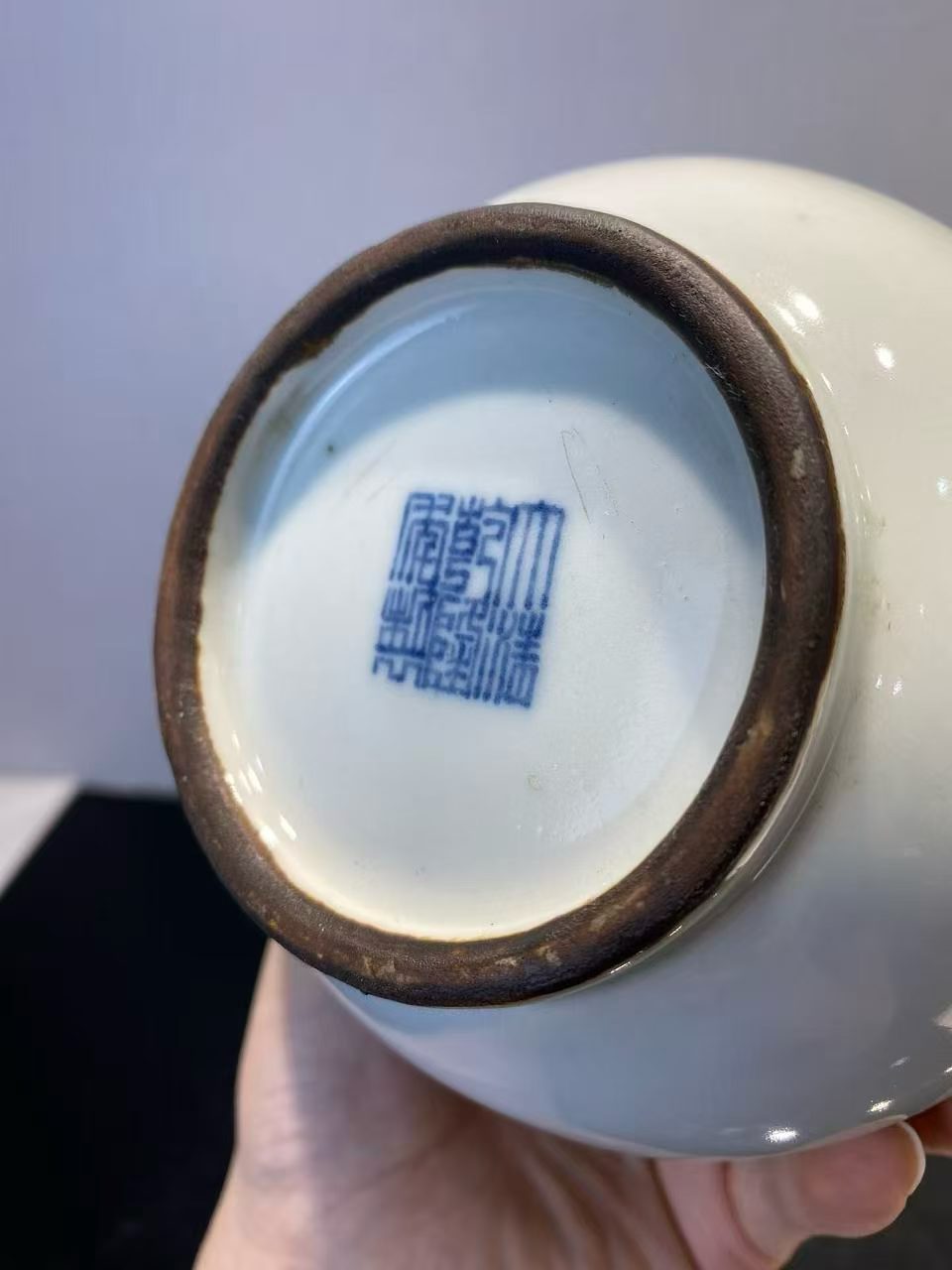 粉青釉鸠耳尊 款：大清乾隆年制