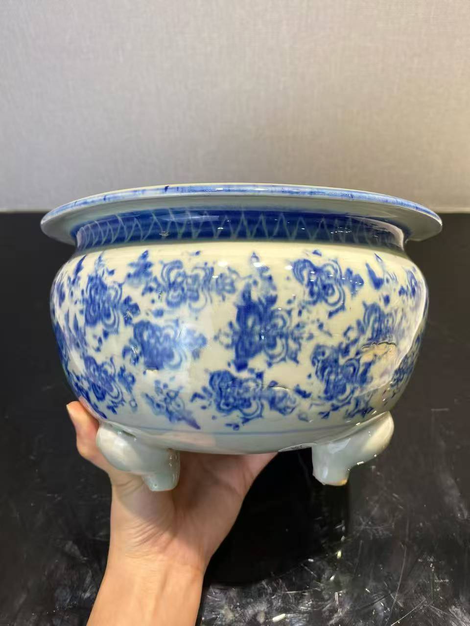 德化窑青花三足炉