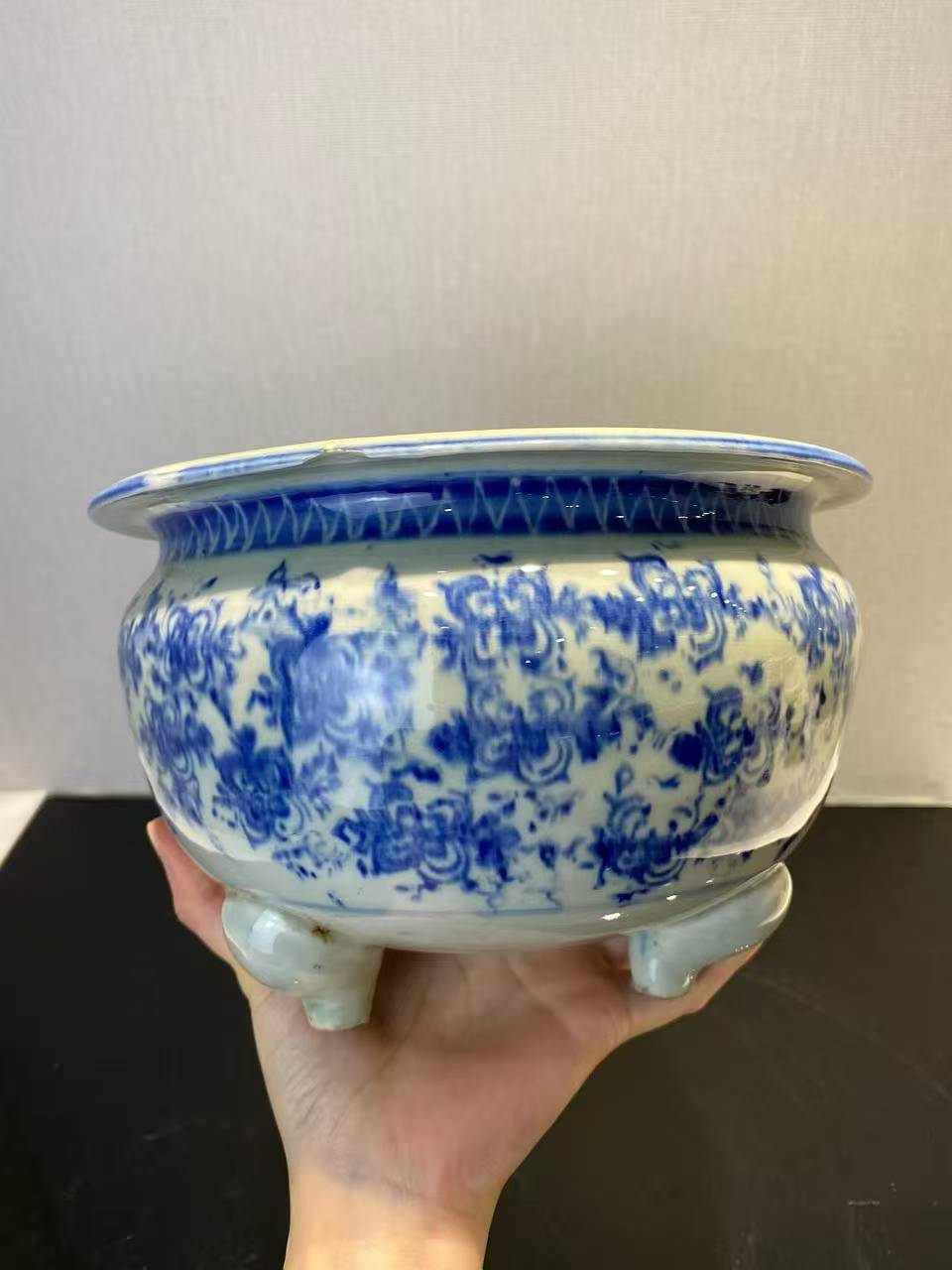 德化窑青花三足炉