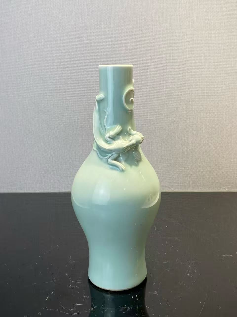 粉青釉捏塑螭龙纹瓶