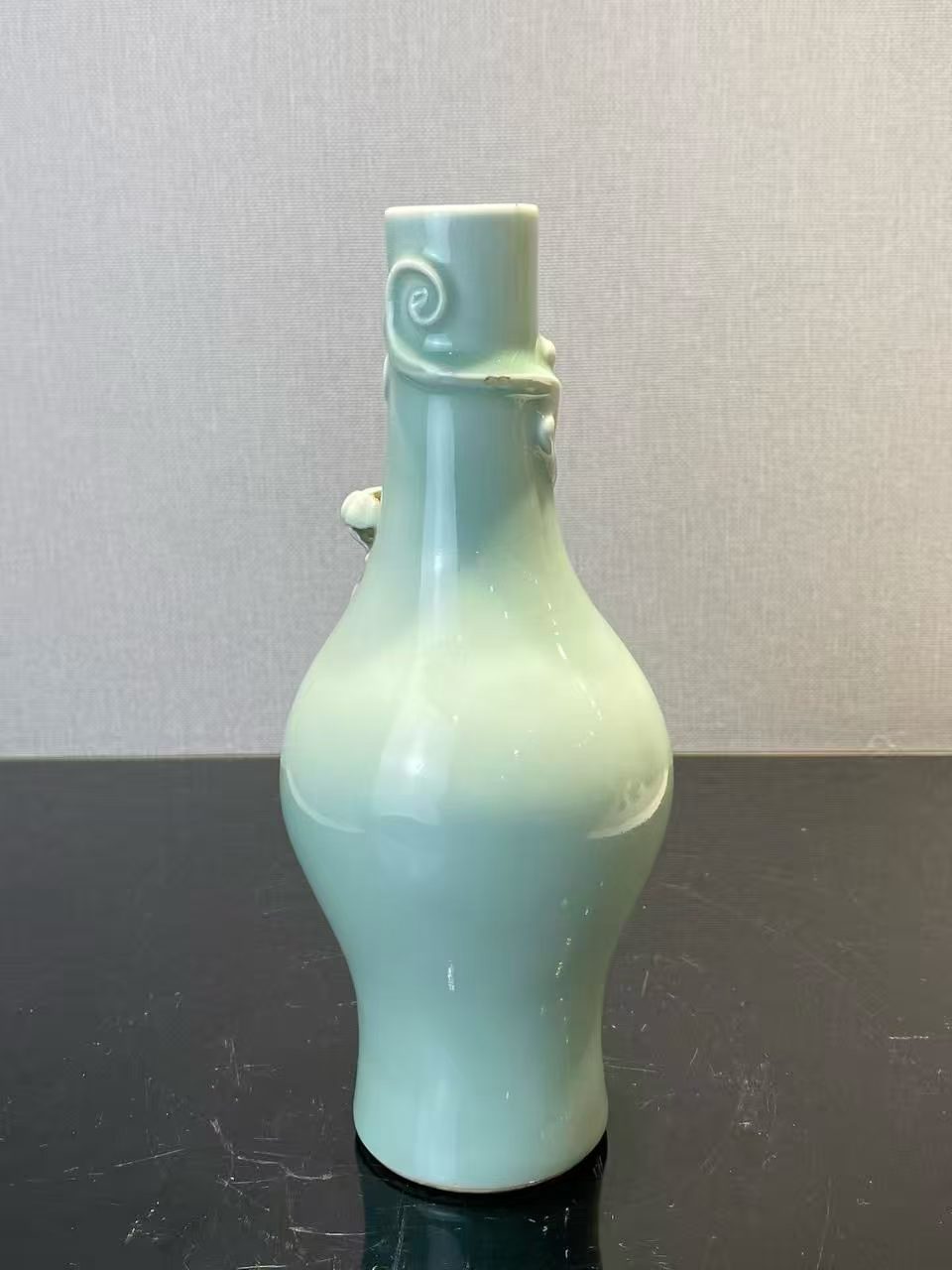 粉青釉捏塑螭龙纹瓶