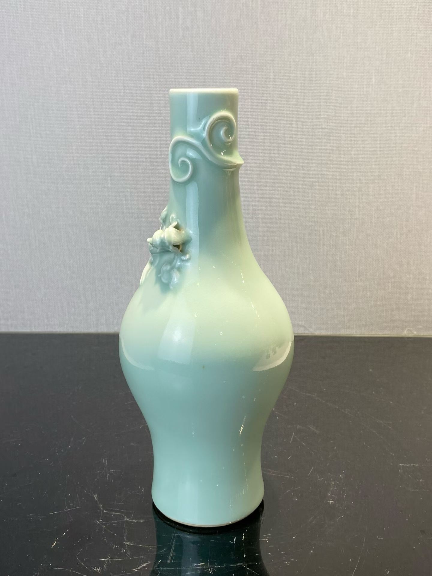 粉青釉捏塑螭龙纹瓶