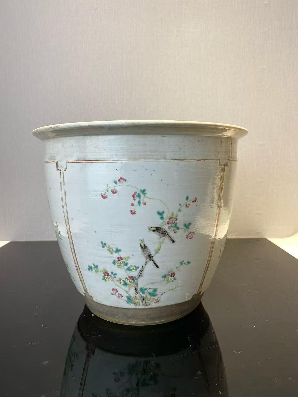 粉彩四季花鸟纹花盆