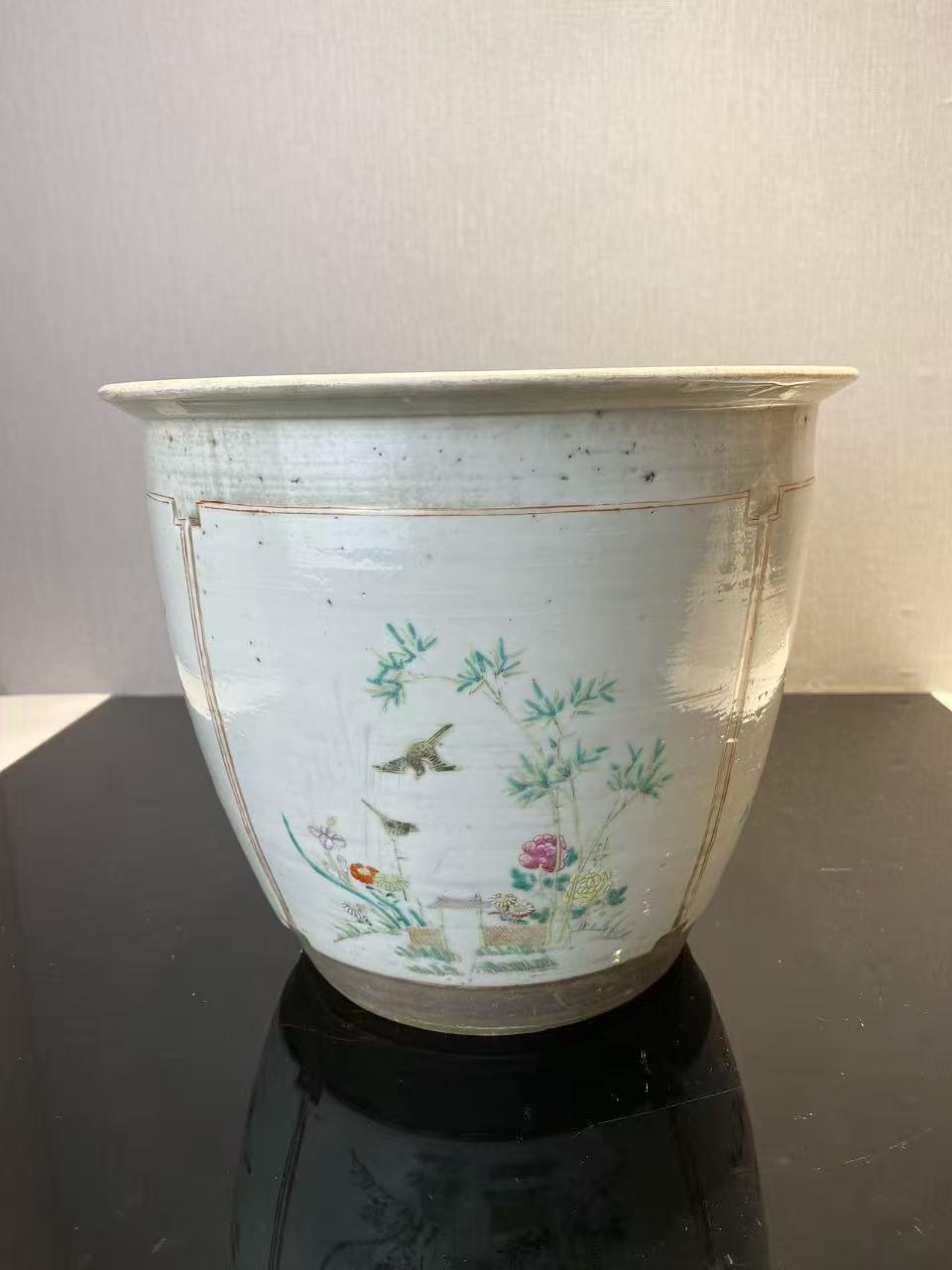 粉彩四季花鸟纹花盆