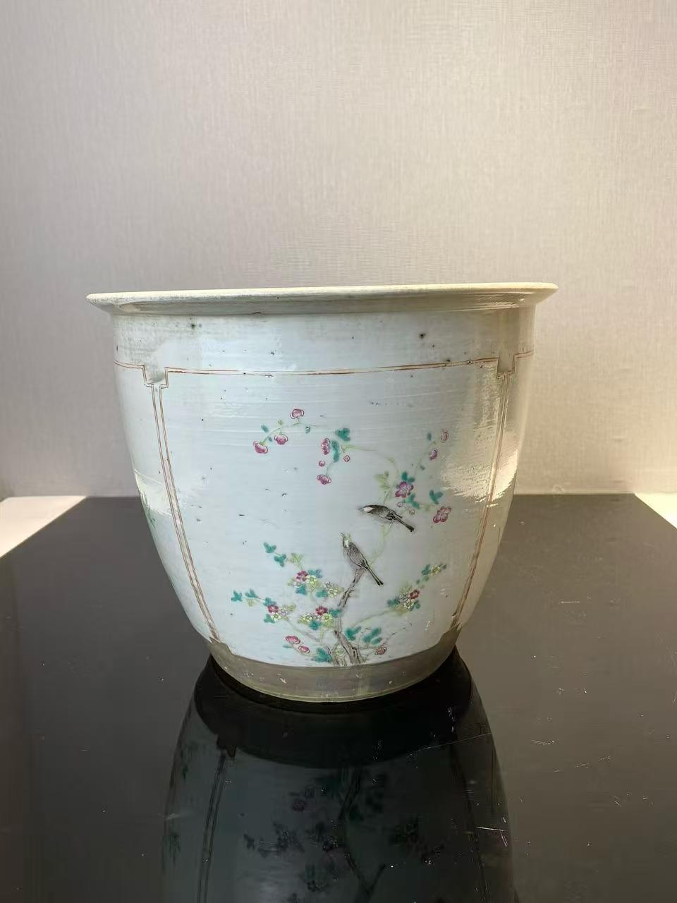 粉彩四季花鸟纹花盆