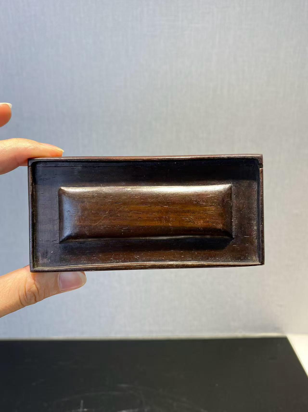 珊瑚红粉彩官上加官方瓶（带原装座） 款：大清乾隆年制