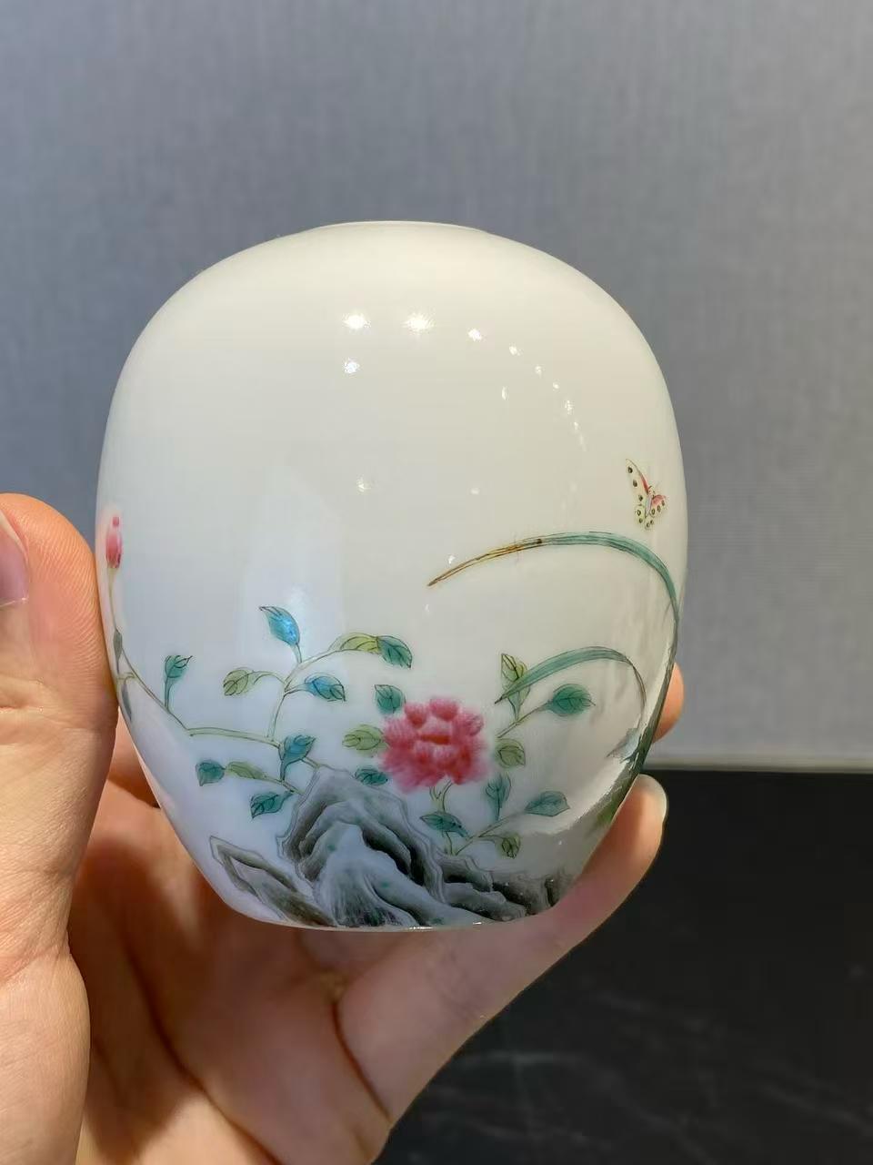 珐琅彩花虫诗文蛋形水盂 款：乾隆年制