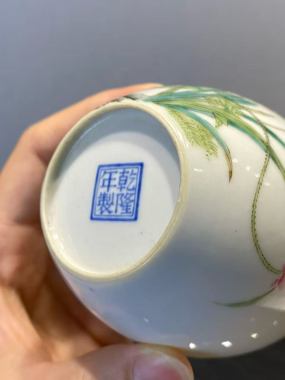 珐琅彩花虫诗文蛋形水盂 款：乾隆年制