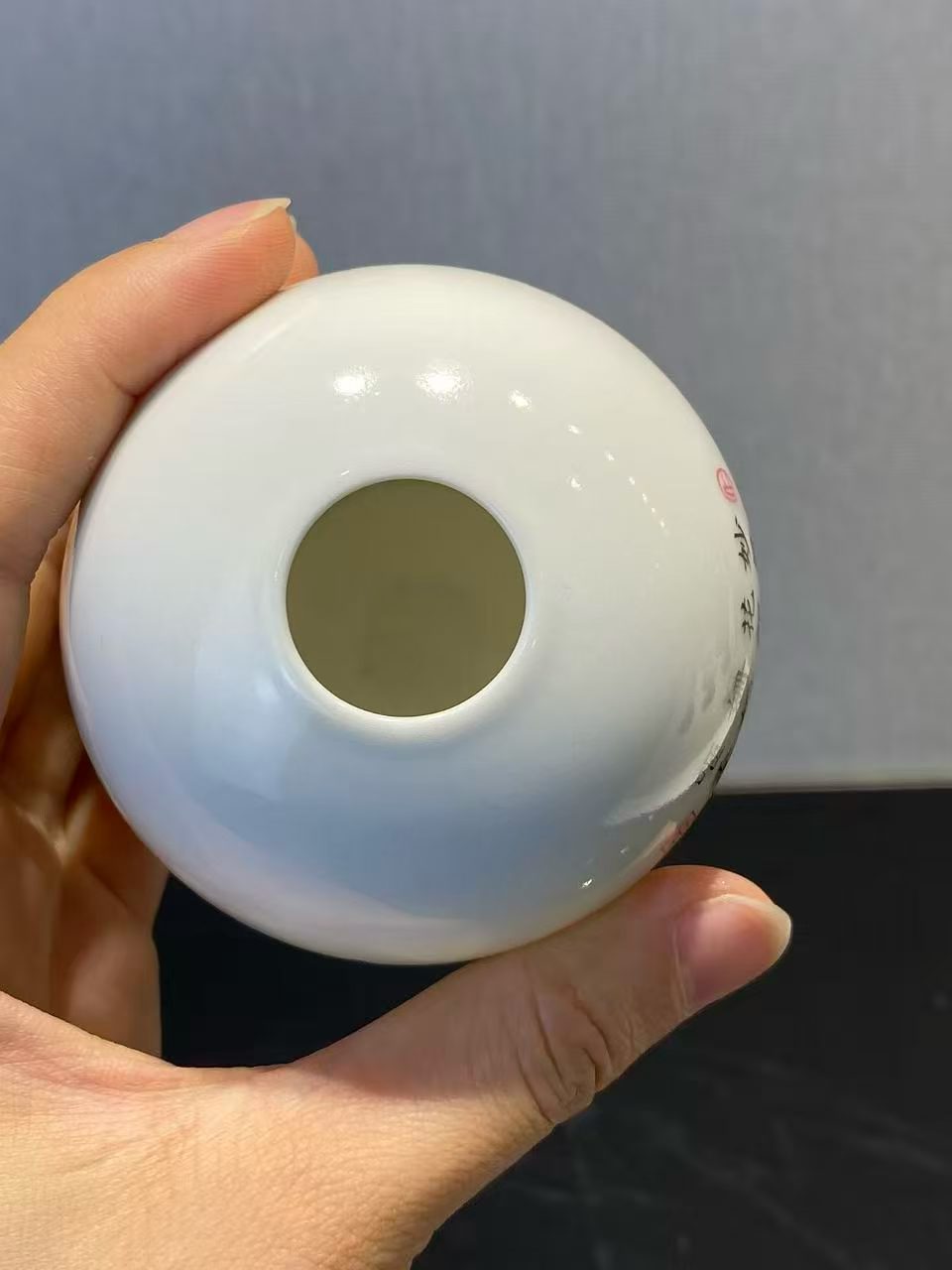 珐琅彩花虫诗文蛋形水盂 款：乾隆年制