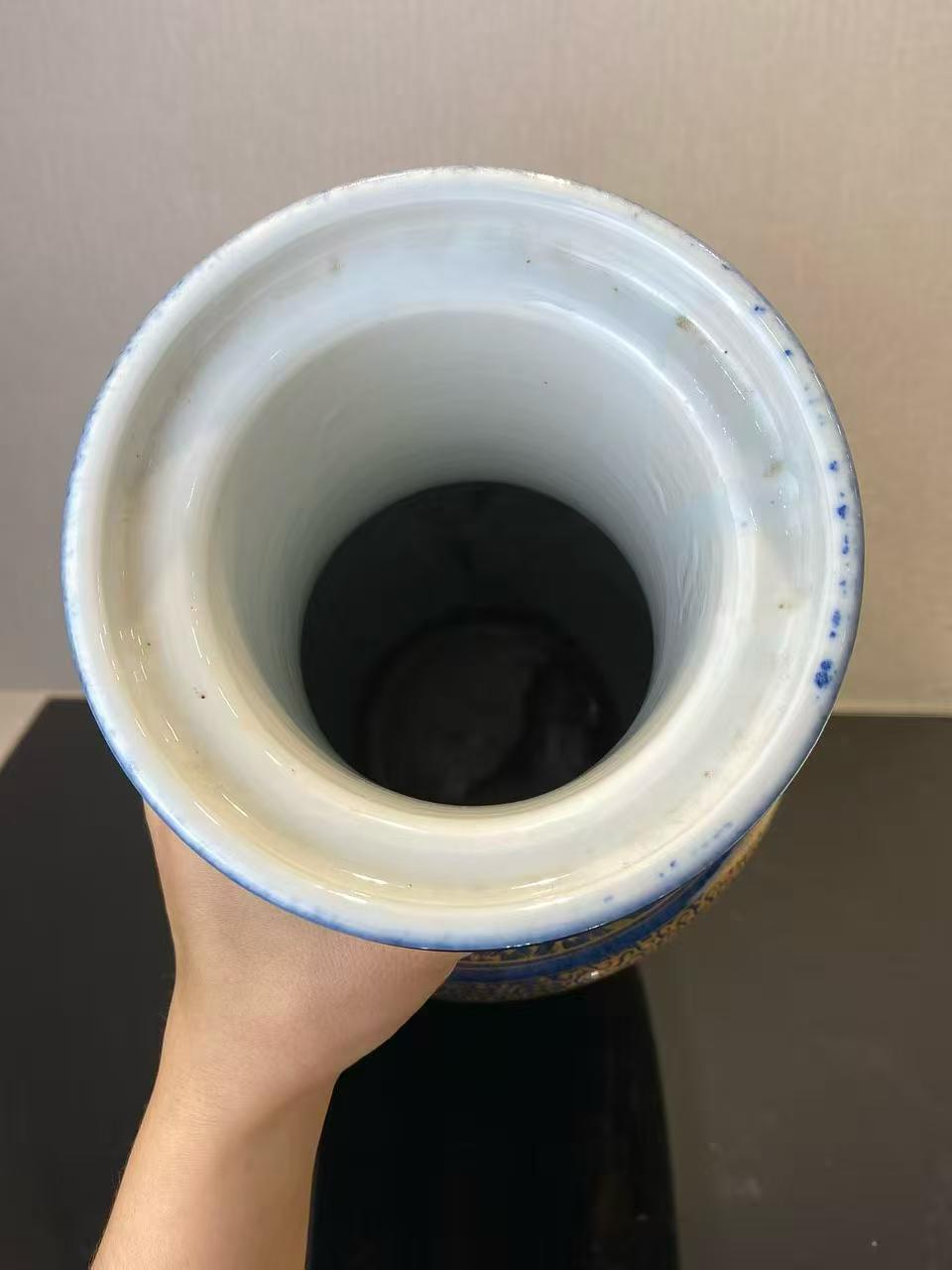 洒蓝地描金花鸟棒槌瓶