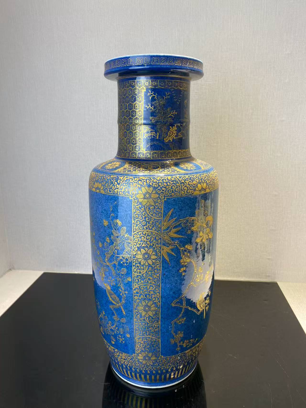 洒蓝地描金花鸟棒槌瓶