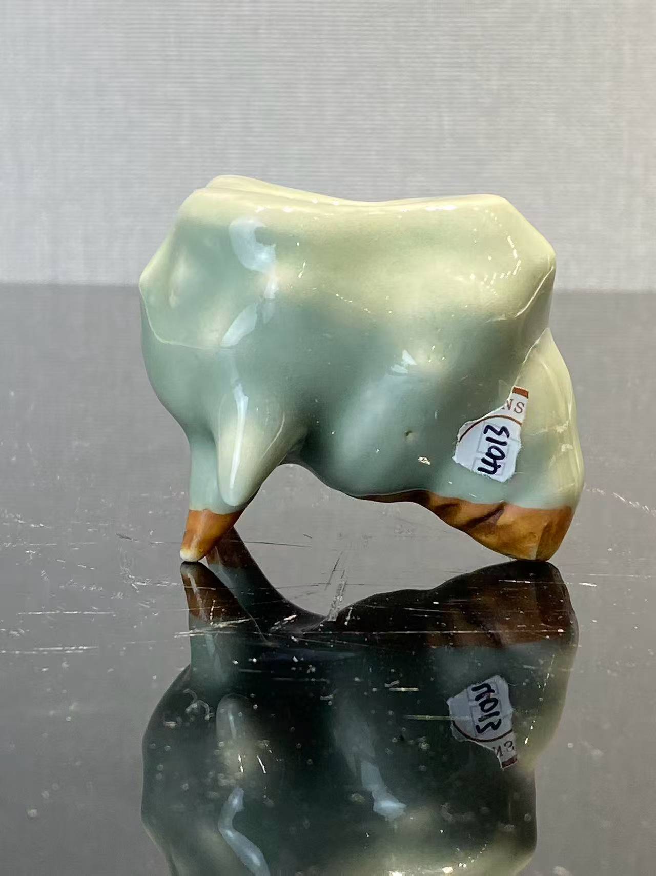 粉青釉螺形水盂