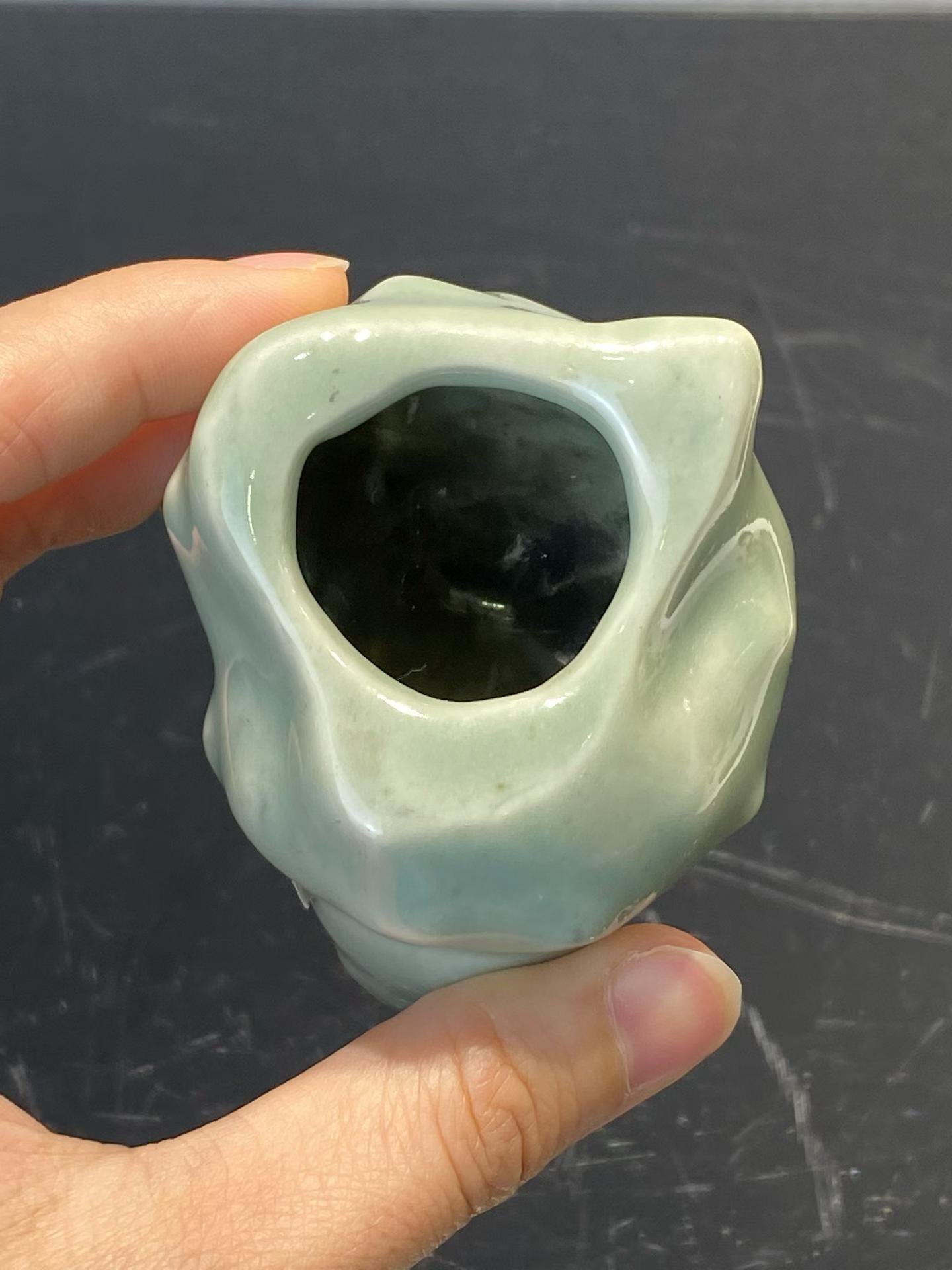 粉青釉螺形水盂