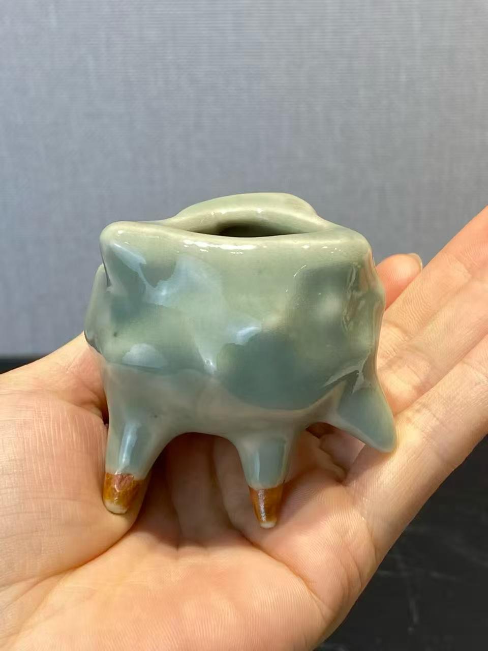 粉青釉螺形水盂