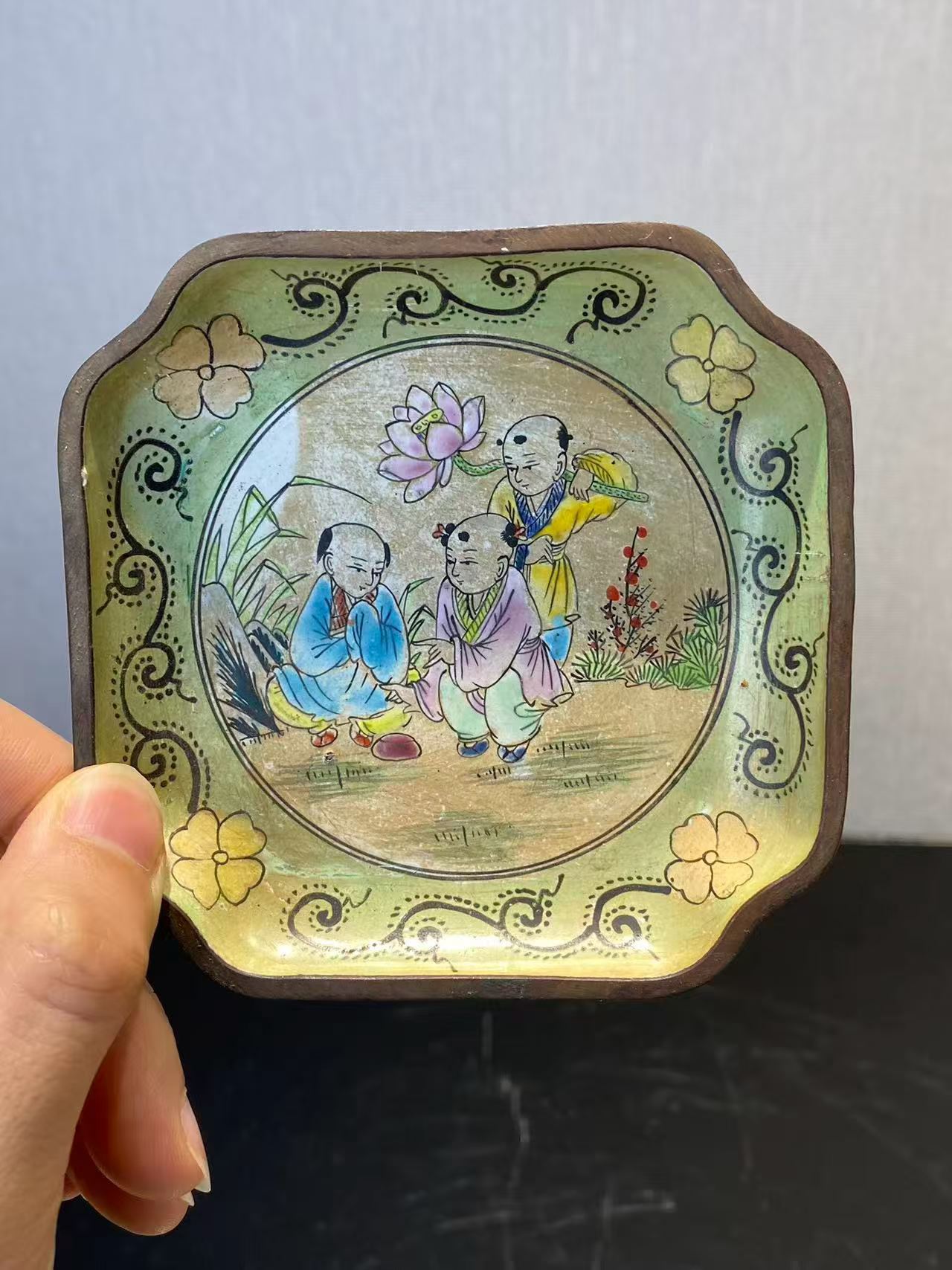 铜胎珐琅画人物杯托一套（4个）