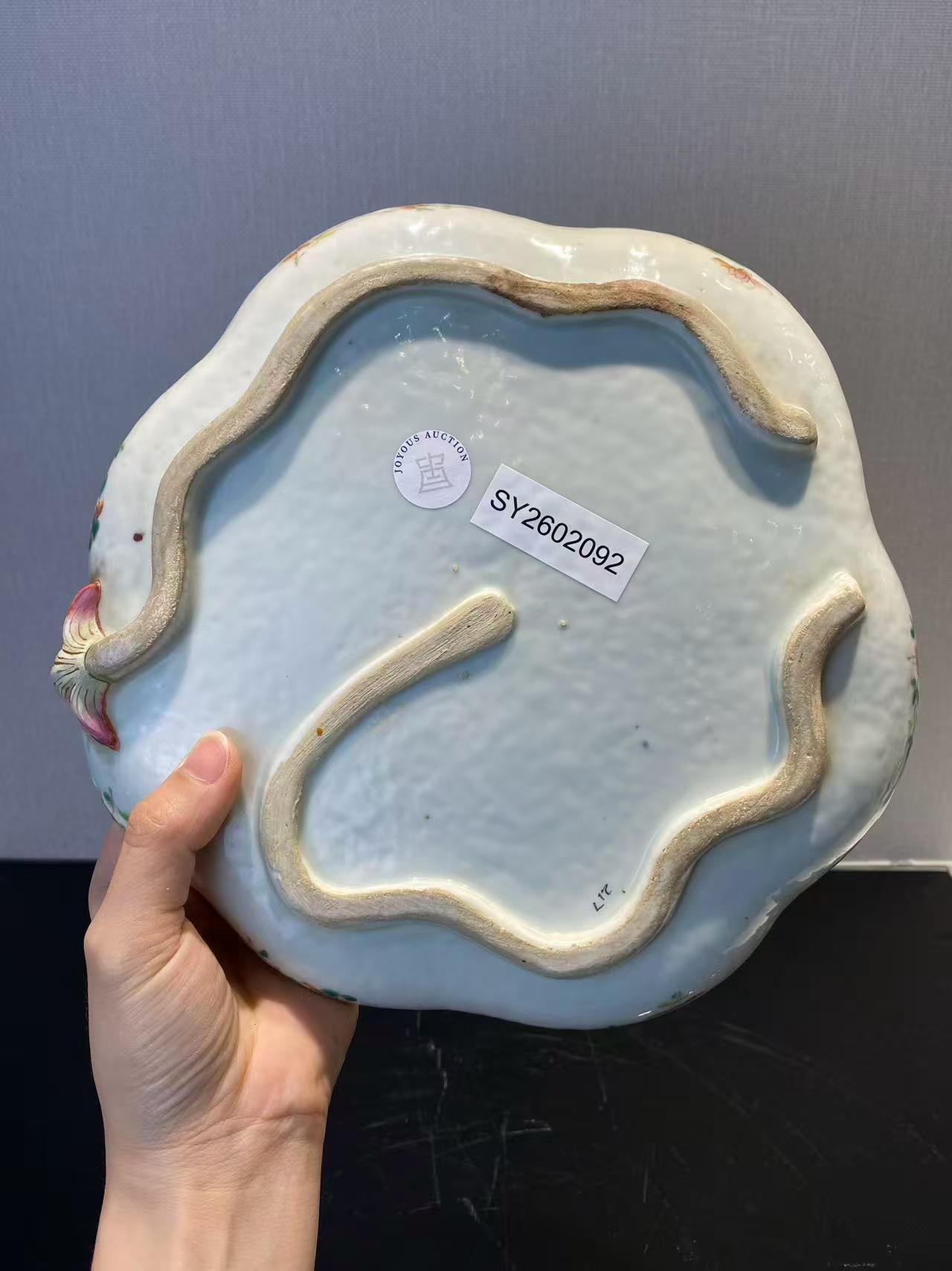 外粉彩折花内珊瑚红釉荷叶洗