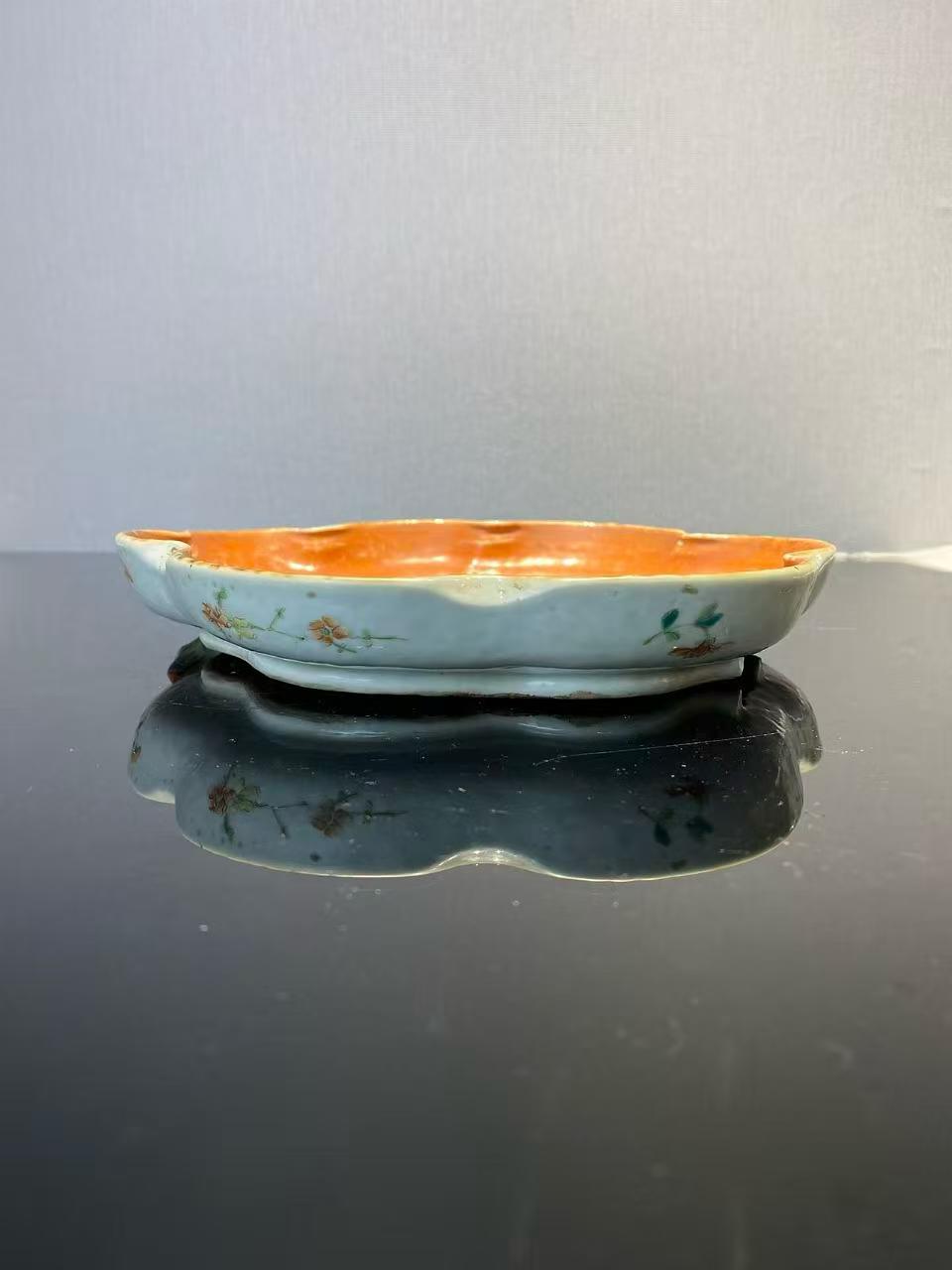 外粉彩折花内珊瑚红釉荷叶洗