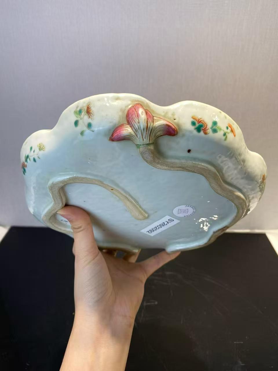 外粉彩折花内珊瑚红釉荷叶洗