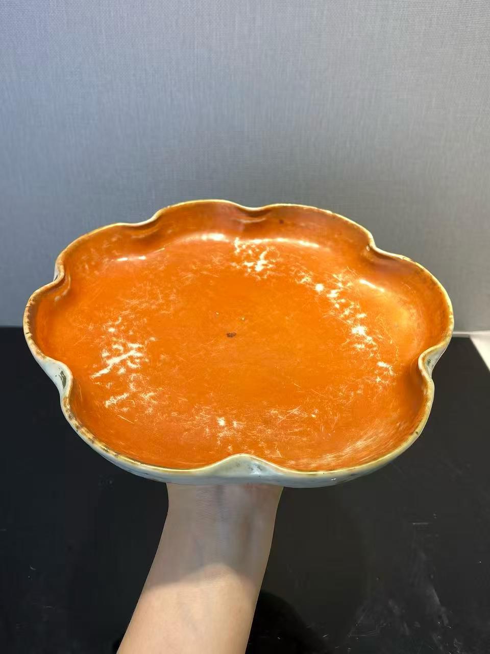 外粉彩折花内珊瑚红釉荷叶洗