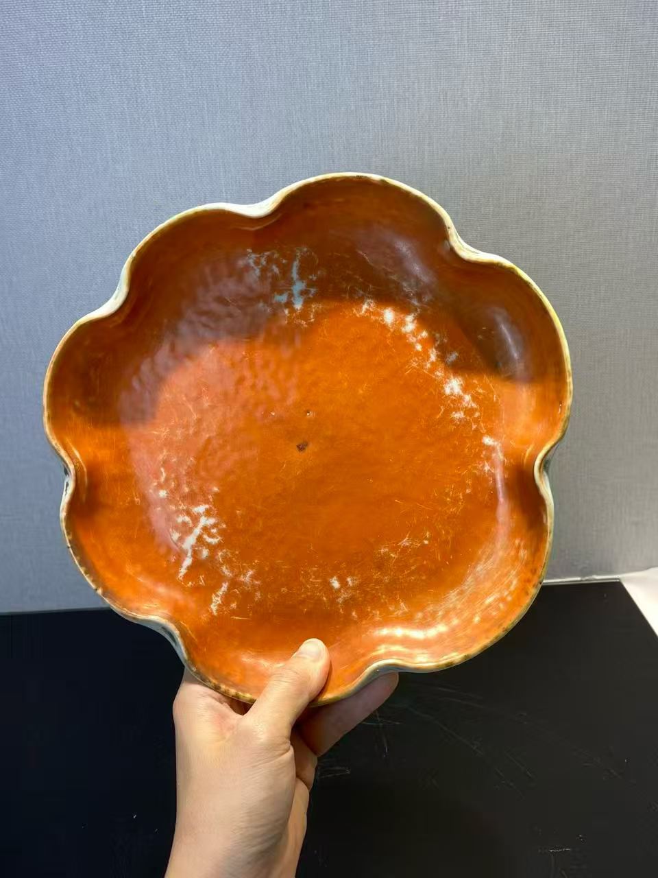 外粉彩折花内珊瑚红釉荷叶洗