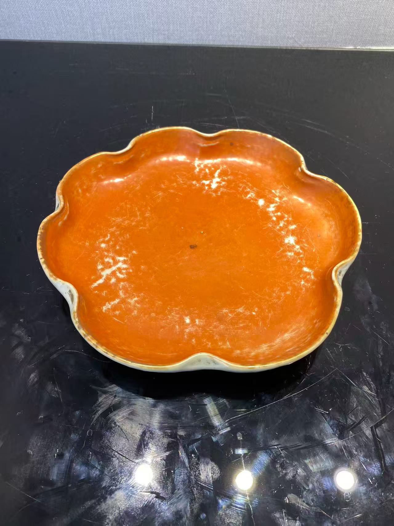 外粉彩折花内珊瑚红釉荷叶洗