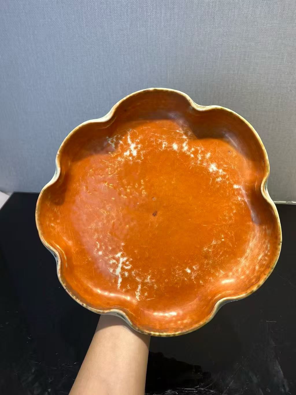 外粉彩折花内珊瑚红釉荷叶洗