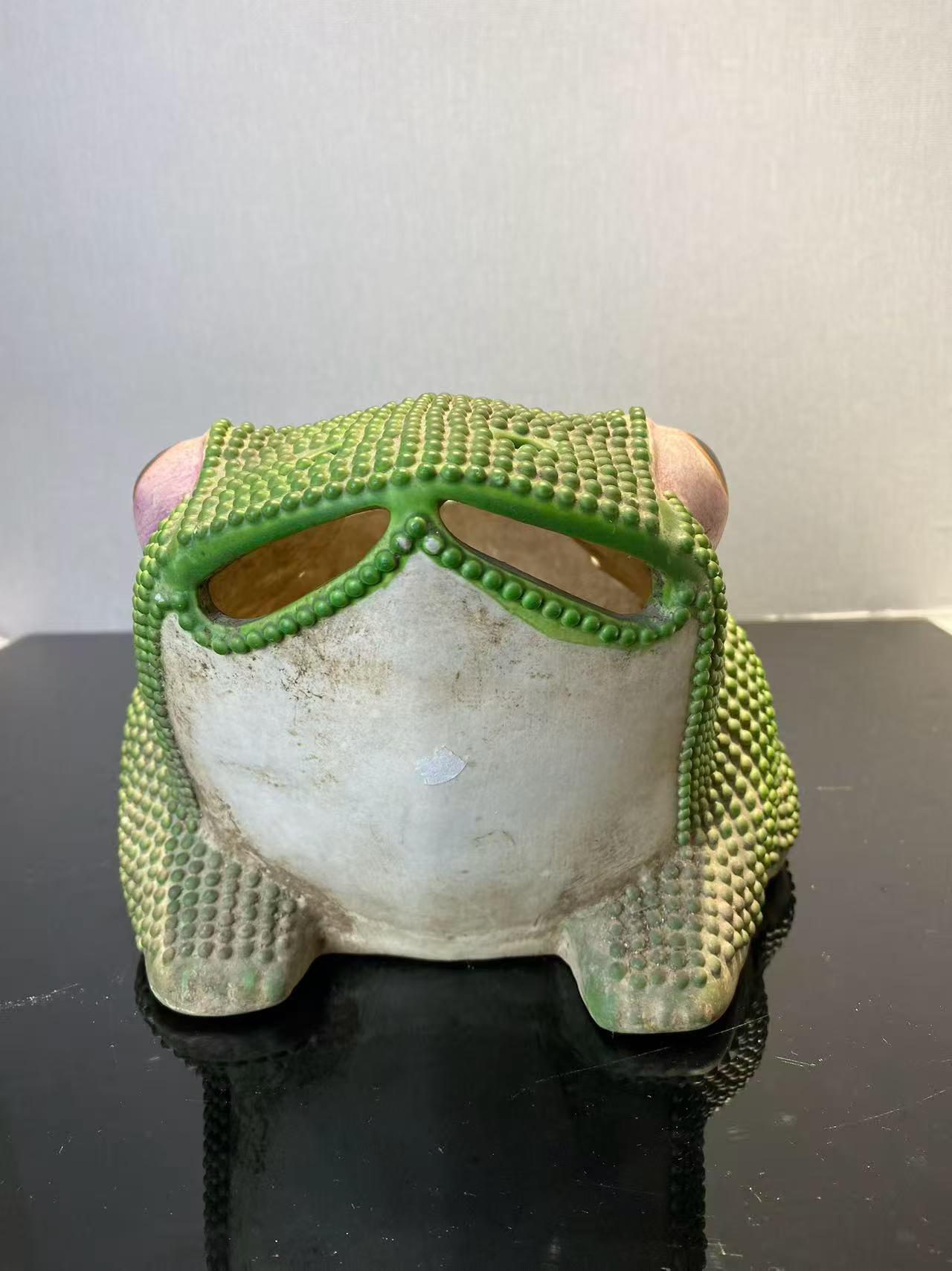 绿釉蟾蜍式花盆