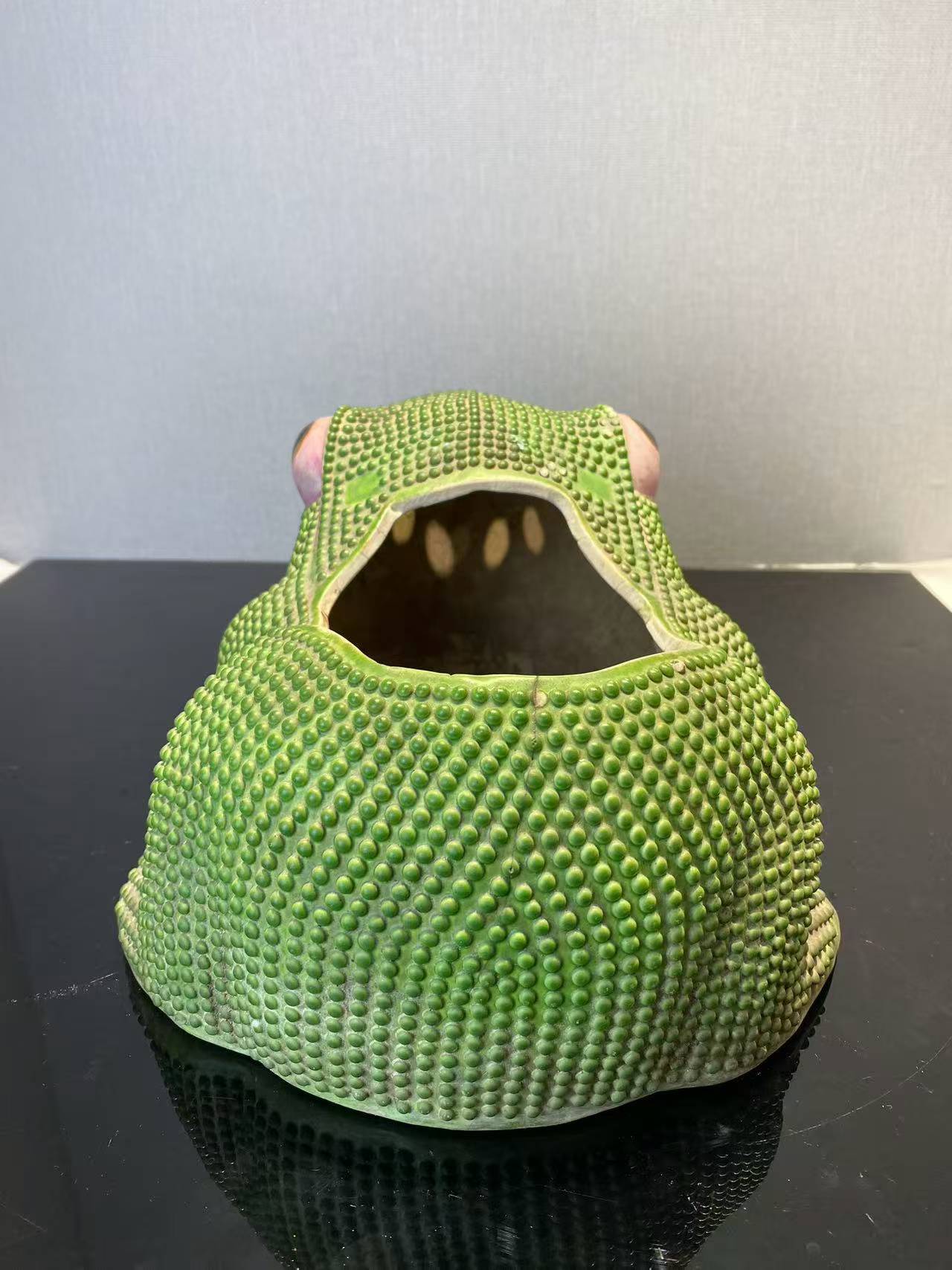 绿釉蟾蜍式花盆