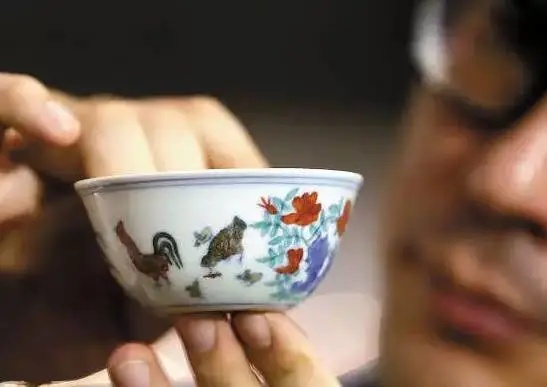 1000元地摊捡漏鸡缸杯 ，历经5次转手拍出2.8亿天价